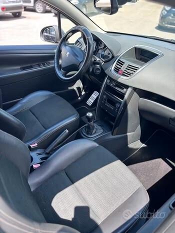 Peugeot 207 1.6 93CV - 2011