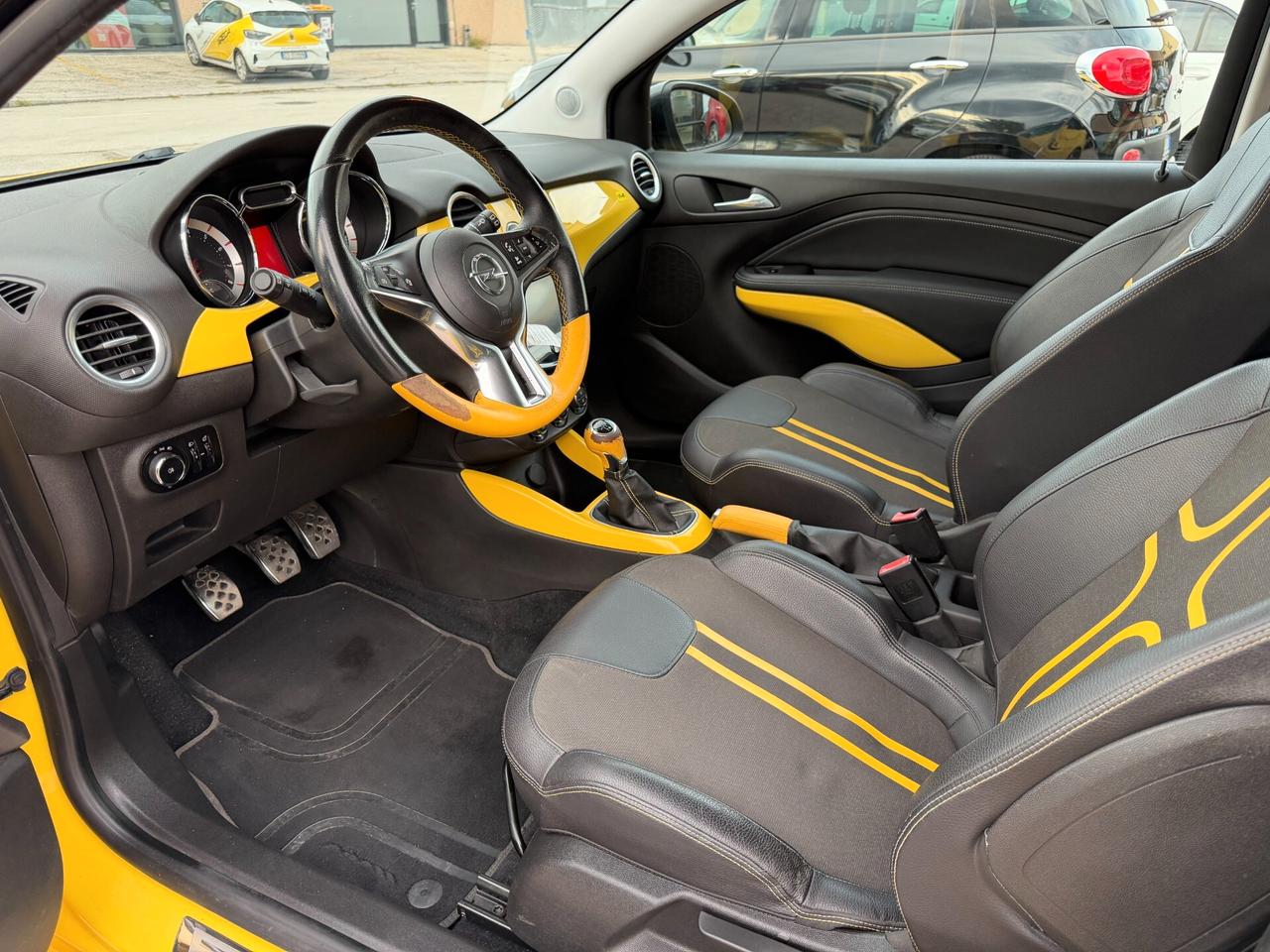 Opel Adam 1.4 100 CV VALENTINO ROSSI VR46