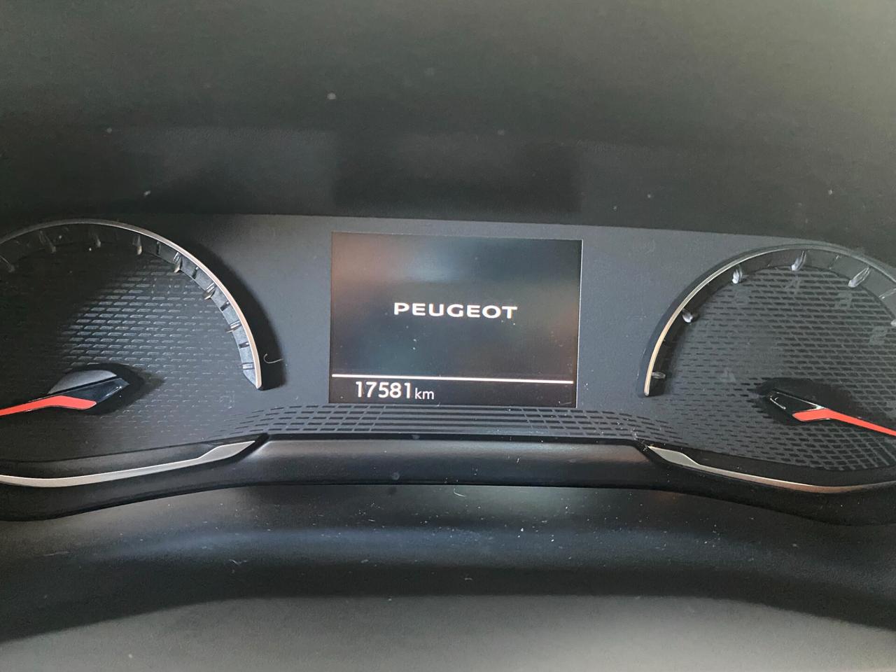 Peugeot 2008 PureTech 100 S&S Allure Pack