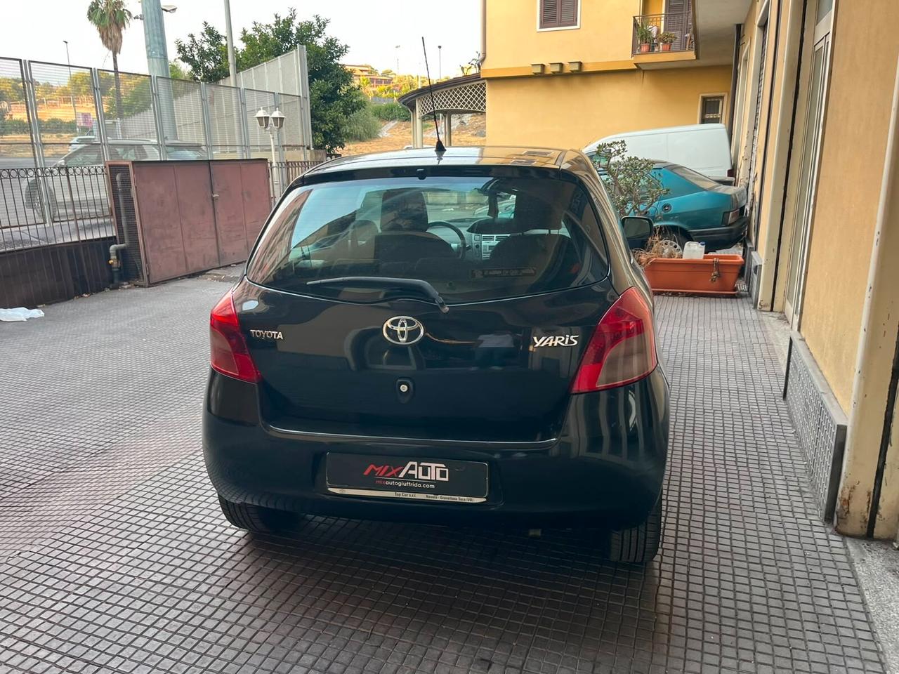 Toyota Yaris 1.0 3 porte Sol