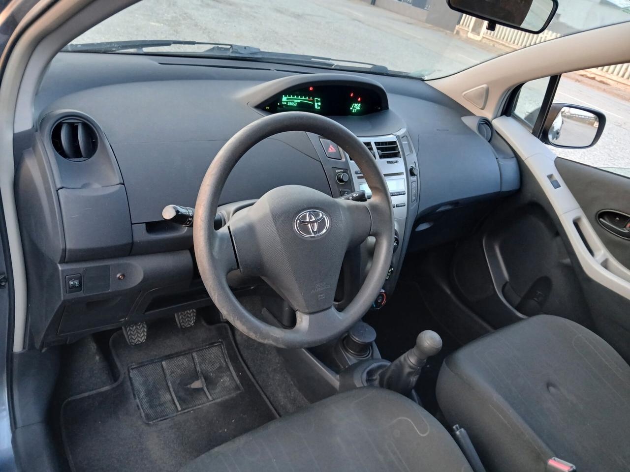 Toyota Yaris 1.0 5 porte