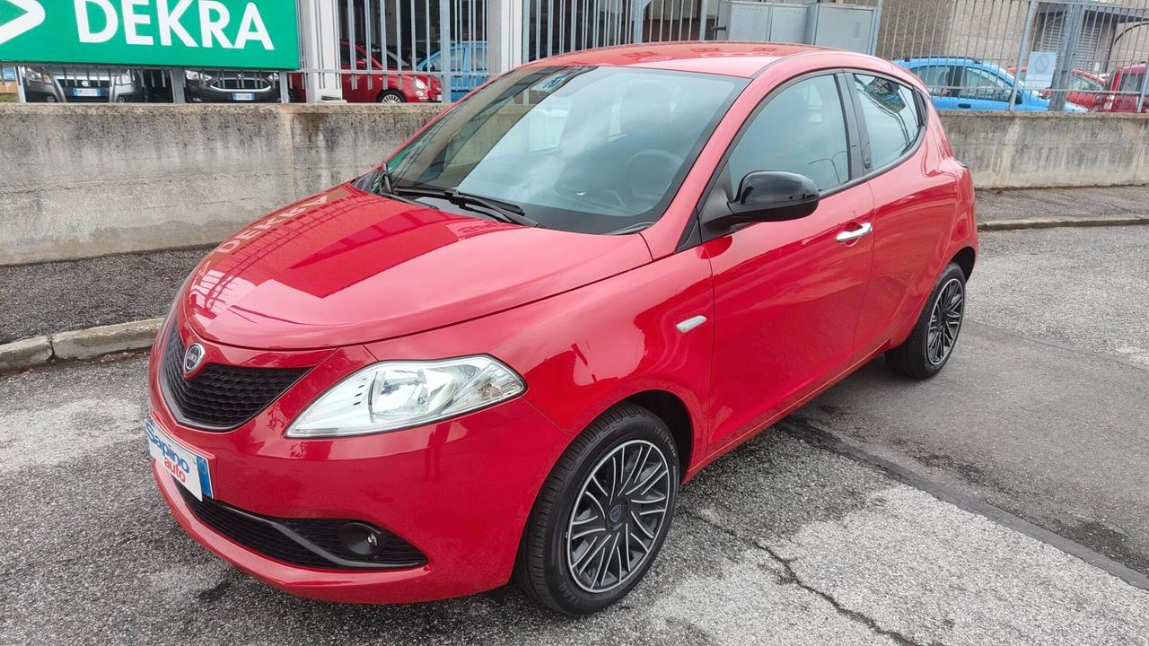 Lancia Ypsilon 1.0 FireFly 5 porte S&S Hybrid Ecochic Gold