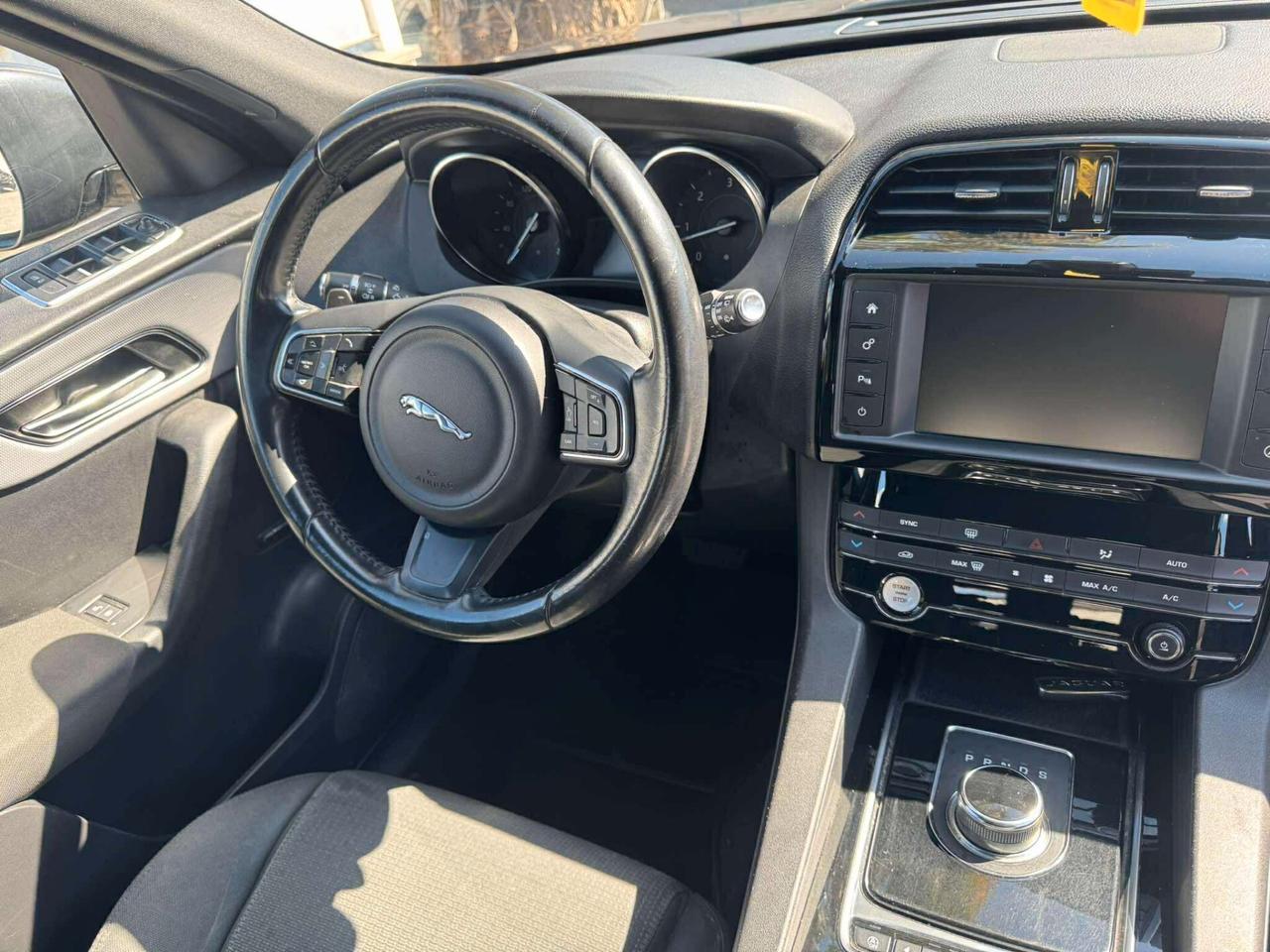 Jaguar F-Pace 2.0 D 180 CV AWD aut. Pure-2018