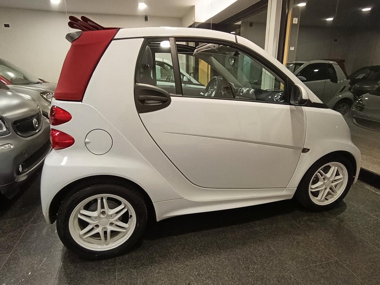 Smart ForTwo 1.0 71cv MHD cabrio Brabus Style Capote Rossa