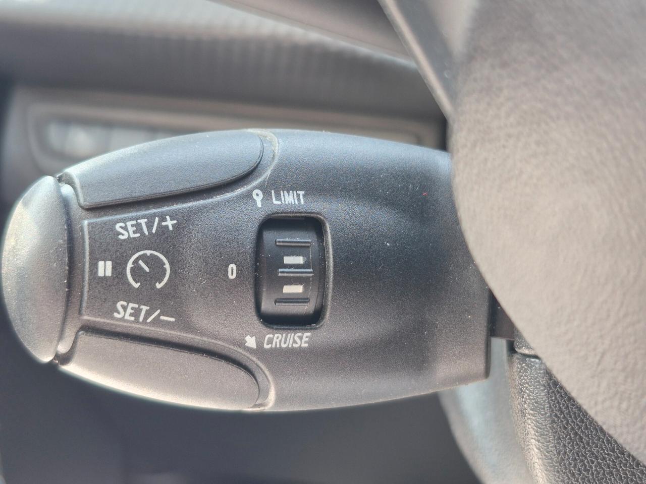 Peugeot 208 BlueHDi 100 S&S 5 porte Signature