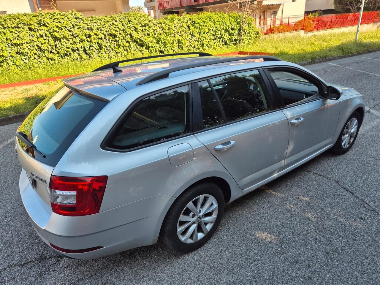 Skoda Octavia 1.6 TDI CR 115 CV DSG Wagon Executive