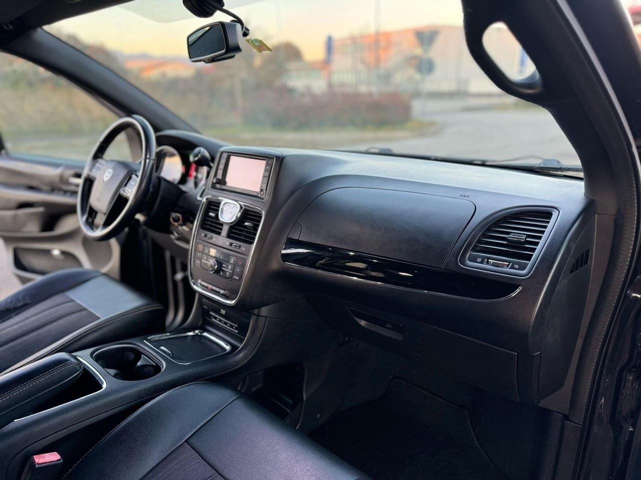 Lancia Voyager 2.8 Turbodiesel Platinum 177 CV