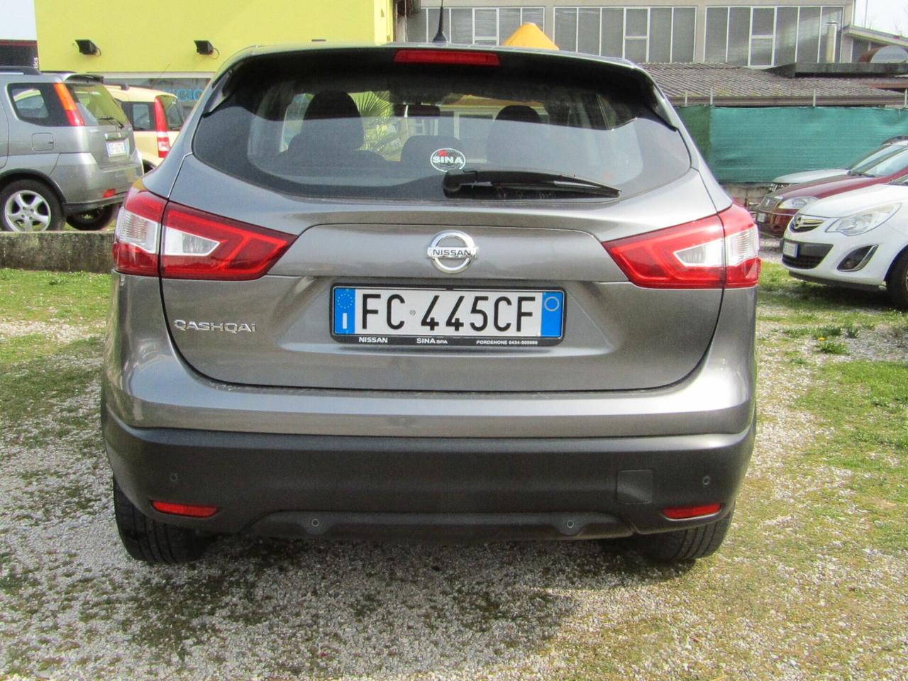 Nissan Qashqai 1.2 DIG-T Visia pochi km