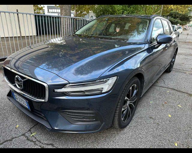 VOLVO V60 B3 Geartronic Momentum Business