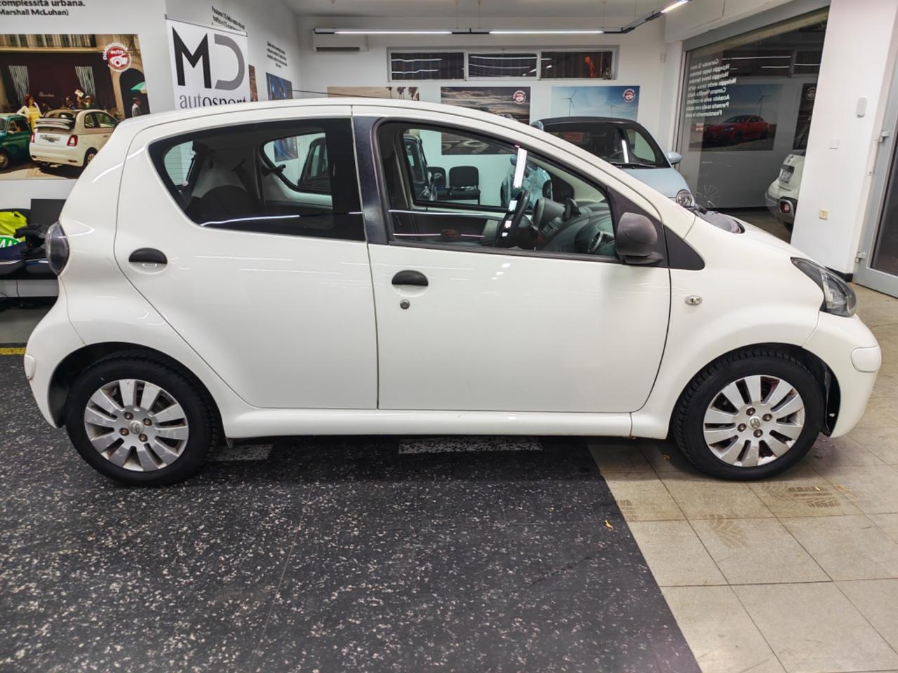 Toyota Aygo 1.0 12V VVT-i 5 porte Sol Connect