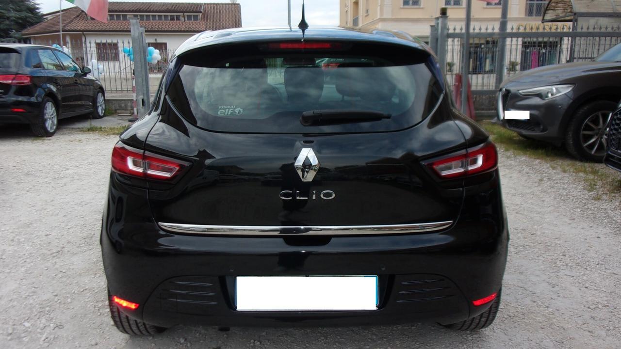 Renault Clio TCe 12V 90 CV 5 porte Moschino Intens
