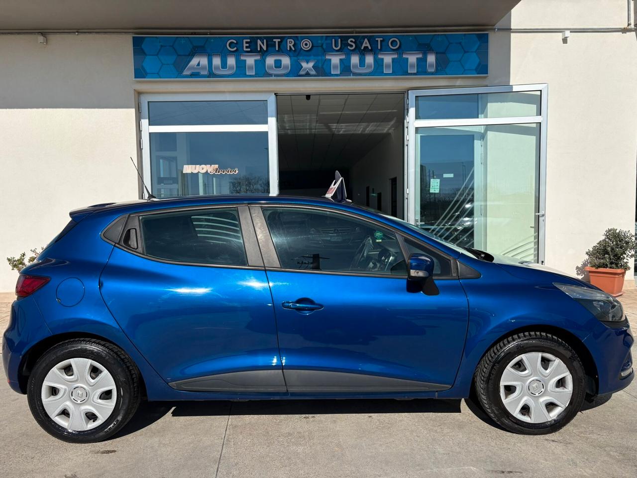 Renault Clio TCe 12V 90 CV GPL 5 porte Moschino Intens