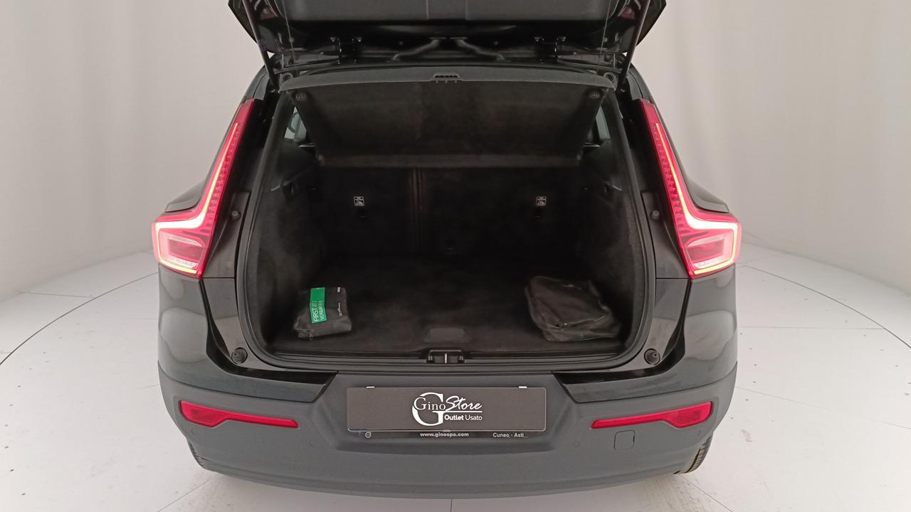VOLVO XC40 1.5 t2 Momentum auto my21