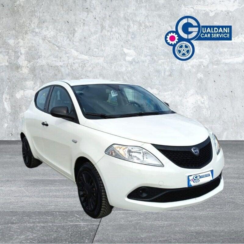 Lancia Ypsilon Ypsilon 1.0 FireFly 5 porte S&S Hybrid Ecochic Silver