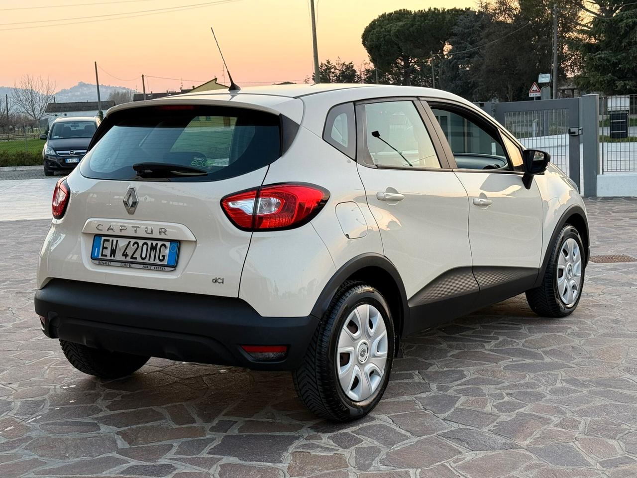 Renault Captur 1.5 dCi 90 CV - AUTOCARRO 4 POSTI