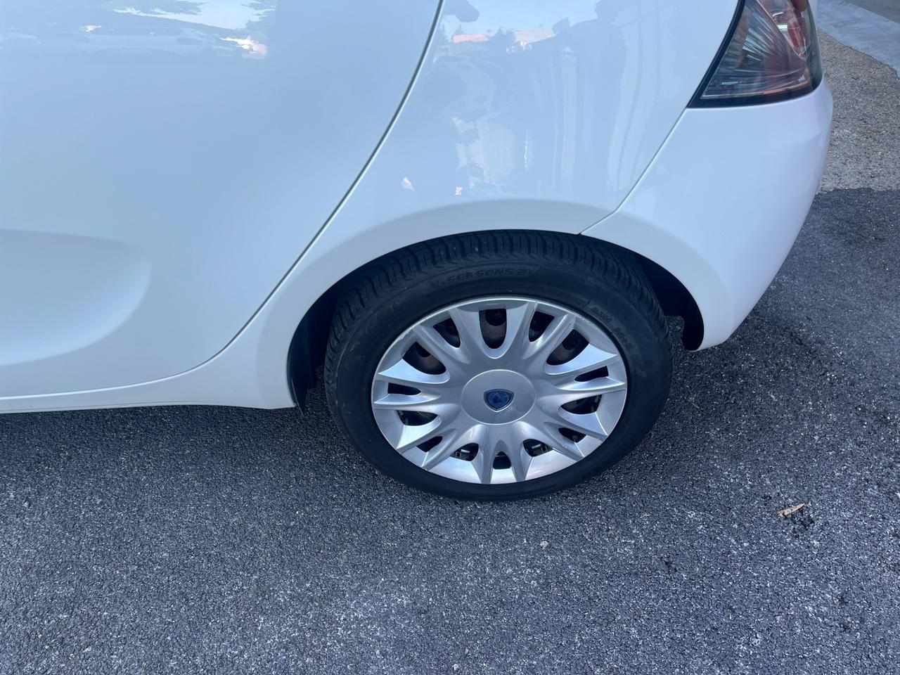 Lancia Ypsilon 1.2 69 CV 5 P Gold-km104000-