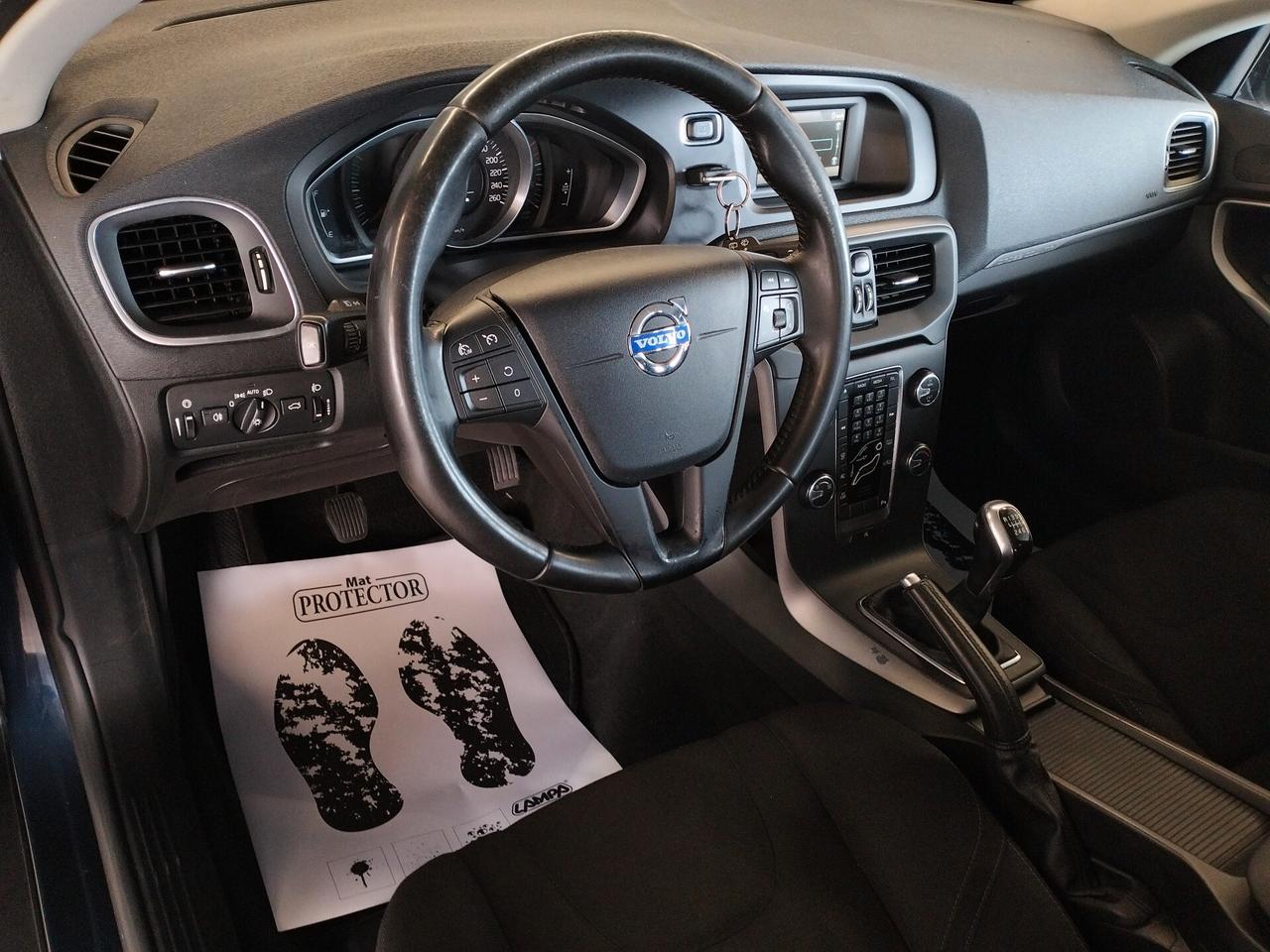 Volvo V40 Cross Country D2 1.6 Kinetic - NEOPATENTATI