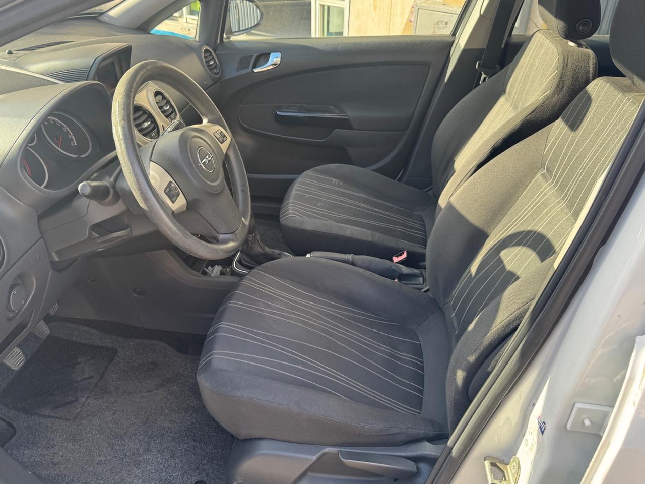 Opel Corsa 1.2 5 porte Cosmo