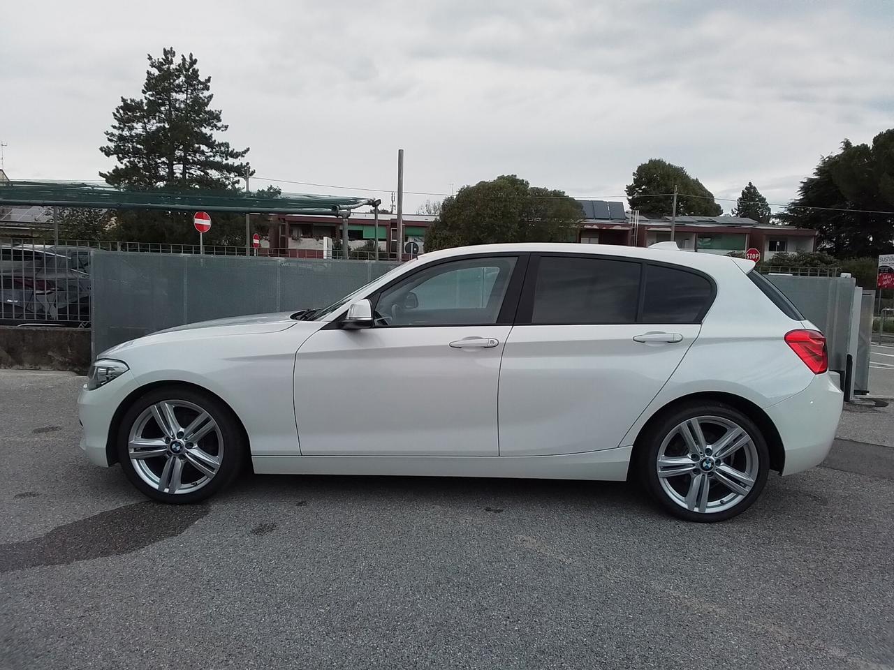 Bmw 118i 5p. Advantage