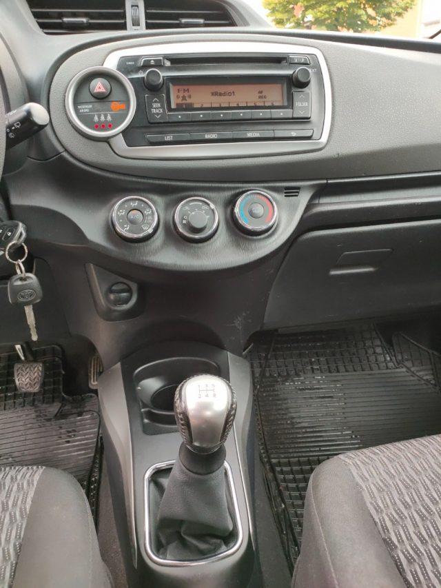 TOYOTA Yaris 1.0 Lounge 69 Cv Neo Patentati