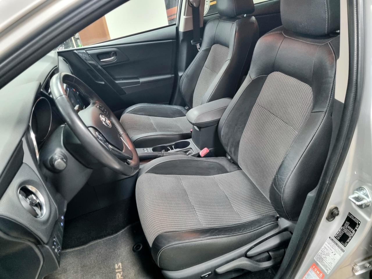 TOYOTA AURIS TOURING SPORTS 1.8 Hybrid LOUNGE