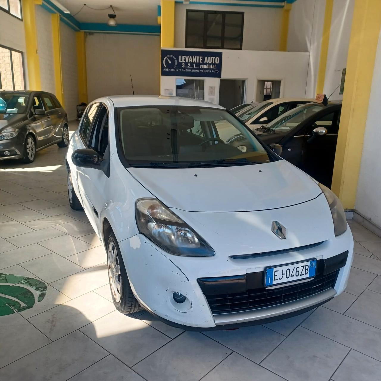 NEOPATENTATI CLIO 1.2 AFFIDABILE GARANZIA 12 MESI