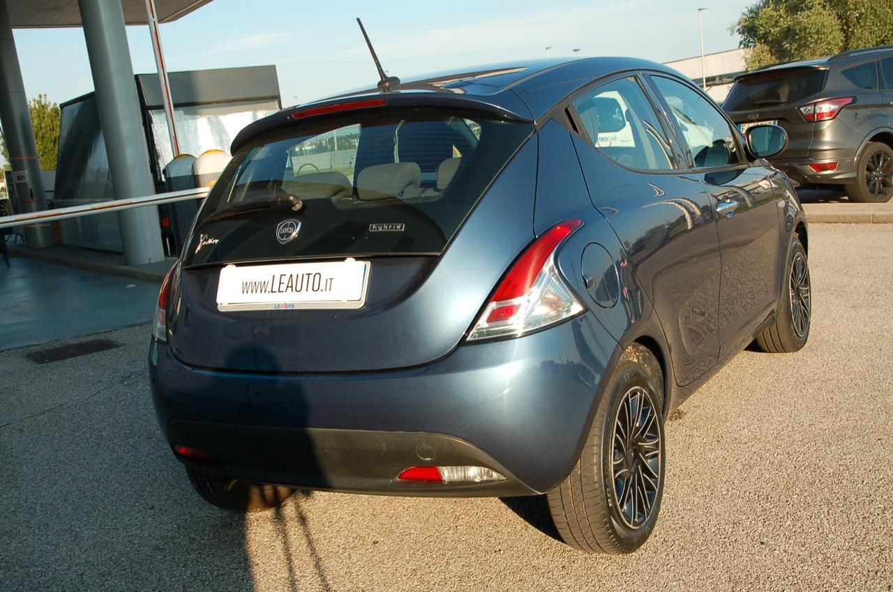 Lancia Ypsilon 1.0 FireFly 5 porte S&S Hybrid Silver