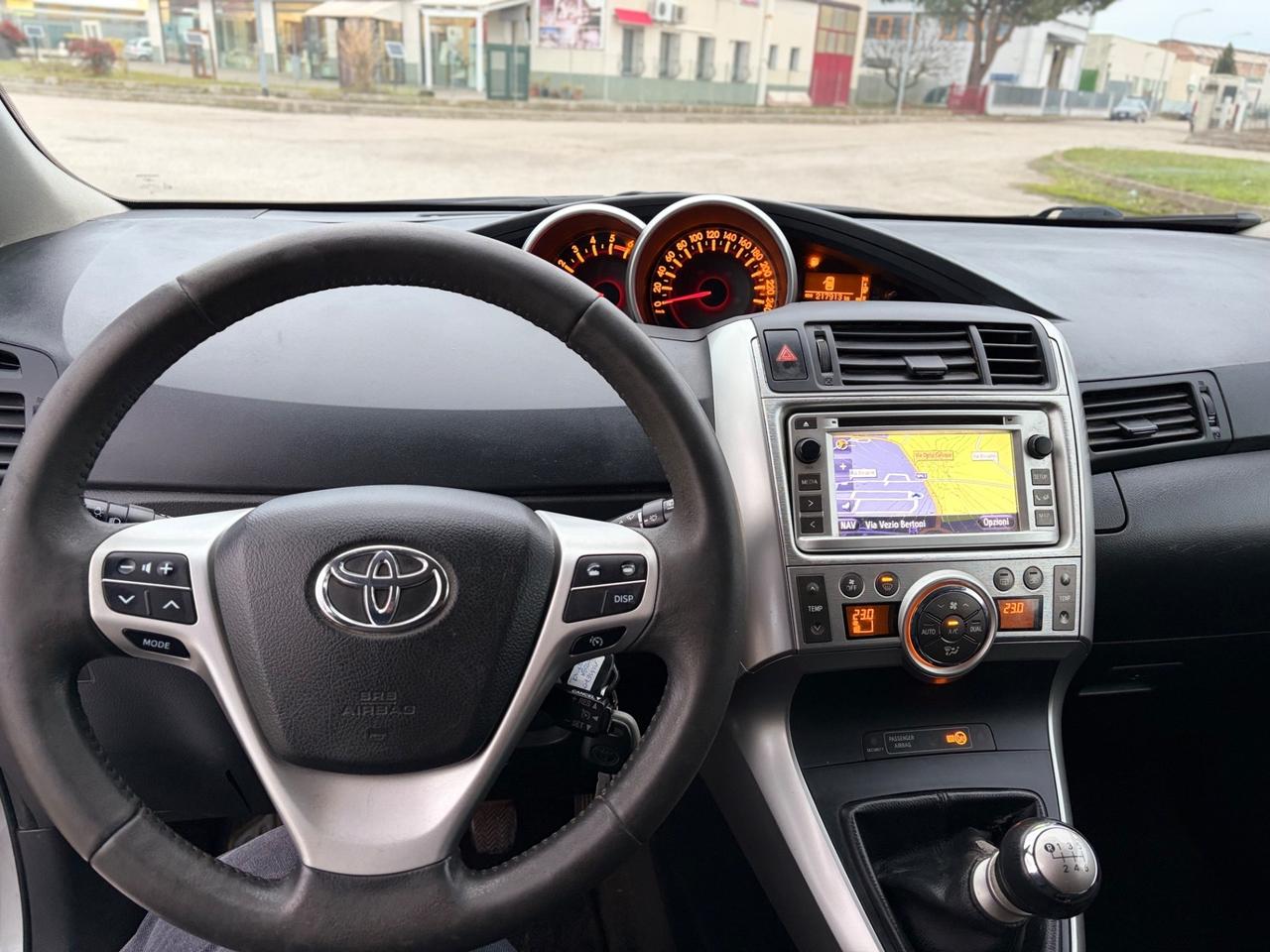 Toyota Verso 2.0 diesel 2012 7 posti Gancio Traino