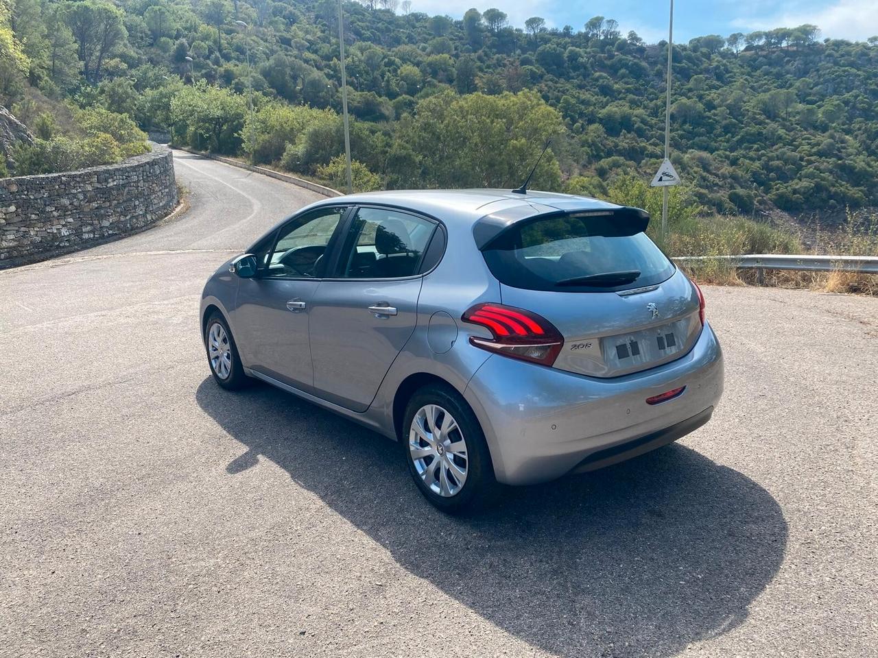 Peugeot 208 BlueHDi 100