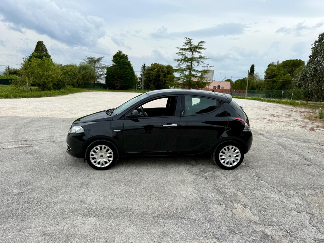 Lancia Ypsilon 1.2 benzina 5porte NEOPATENTATI