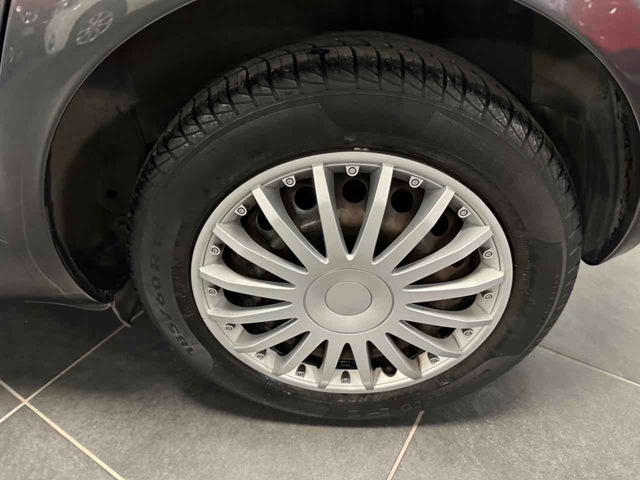 TOYOTA YARIS 1.3 AUTOMATICA NEOPATENTATI GARANZIA