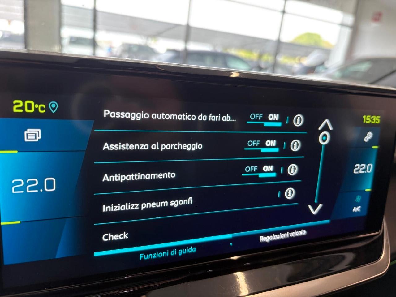 Peugeot 2008 GT motore elettrico 136 CV SPOTICAR