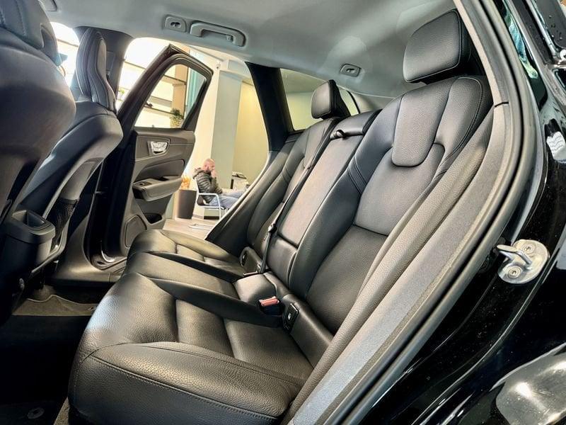 Volvo XC60 XC60 B4 (d) AWD automatico Plus Dark