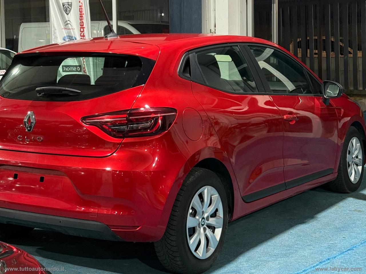 RENAULT Clio dCi 8V 90CV 5p. Moschino Life