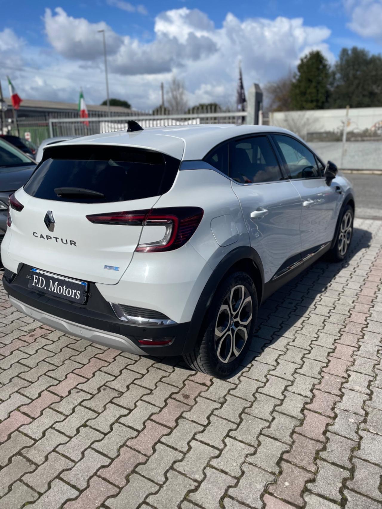 Renault Captur Plug-in Hybrid E-Tech Intens