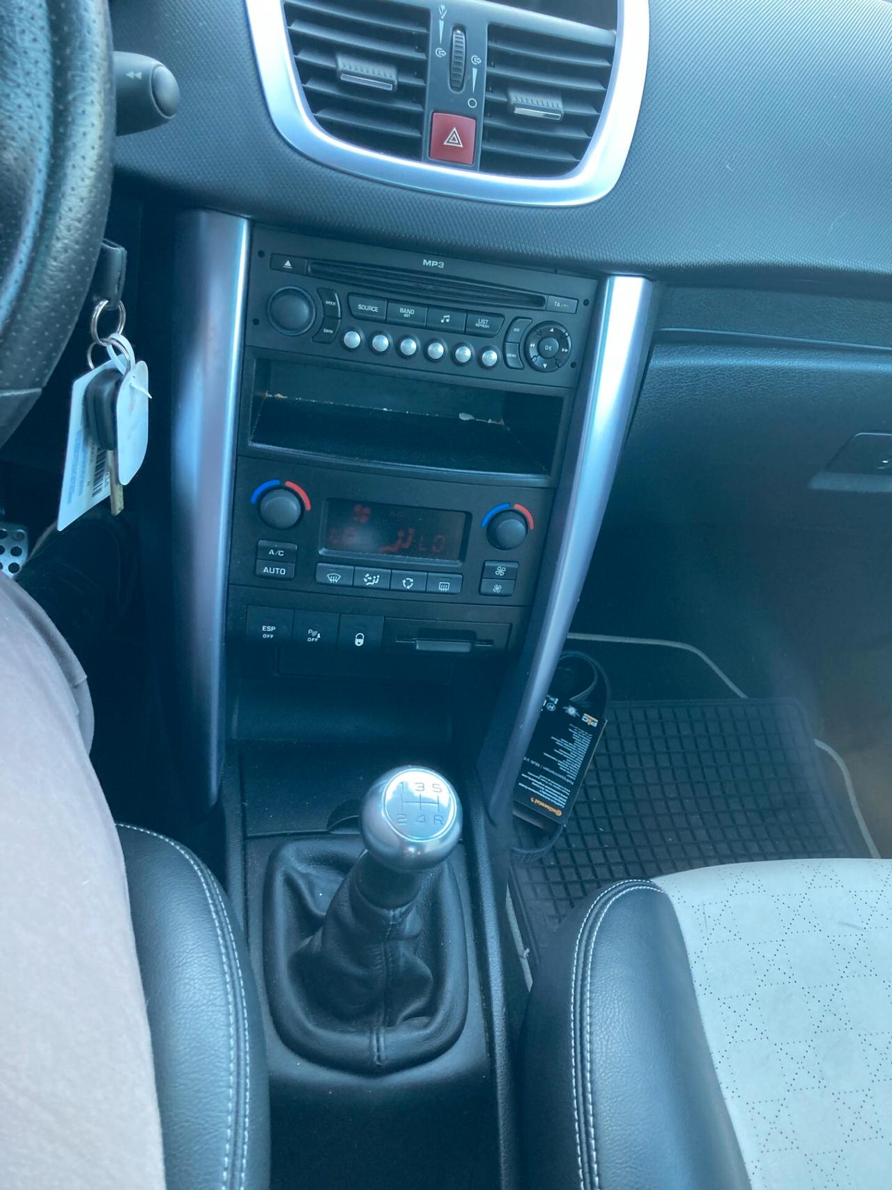 Peugeot 207 1.6 VTi 120CV CC Féline