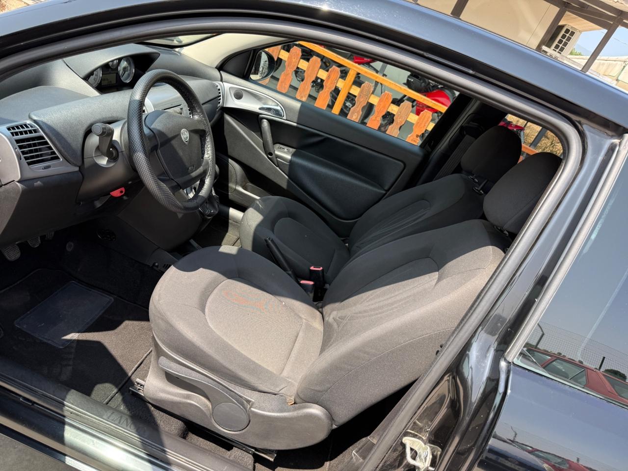 Lancia Ypsilon 1.3 MJT 75 CV Unyca