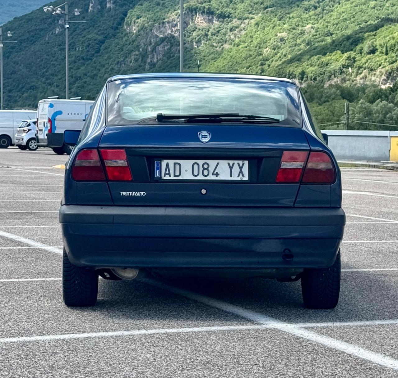 Lancia Delta 1.6 i.e. cat 5 porte LE Neopatentati