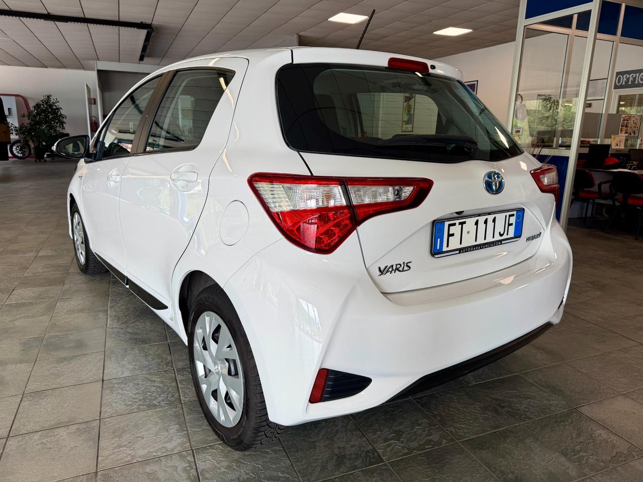 Toyota Yaris 1.5 Hybrid Active-CAMBIO AUTOMATICO-NEOPATENTATI-