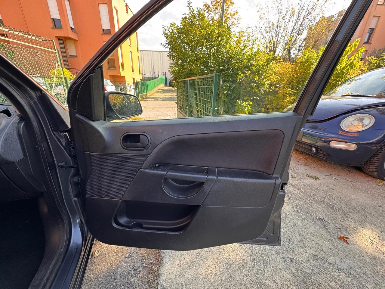 Ford Fiesta 1.4 16V 5p. Ghia