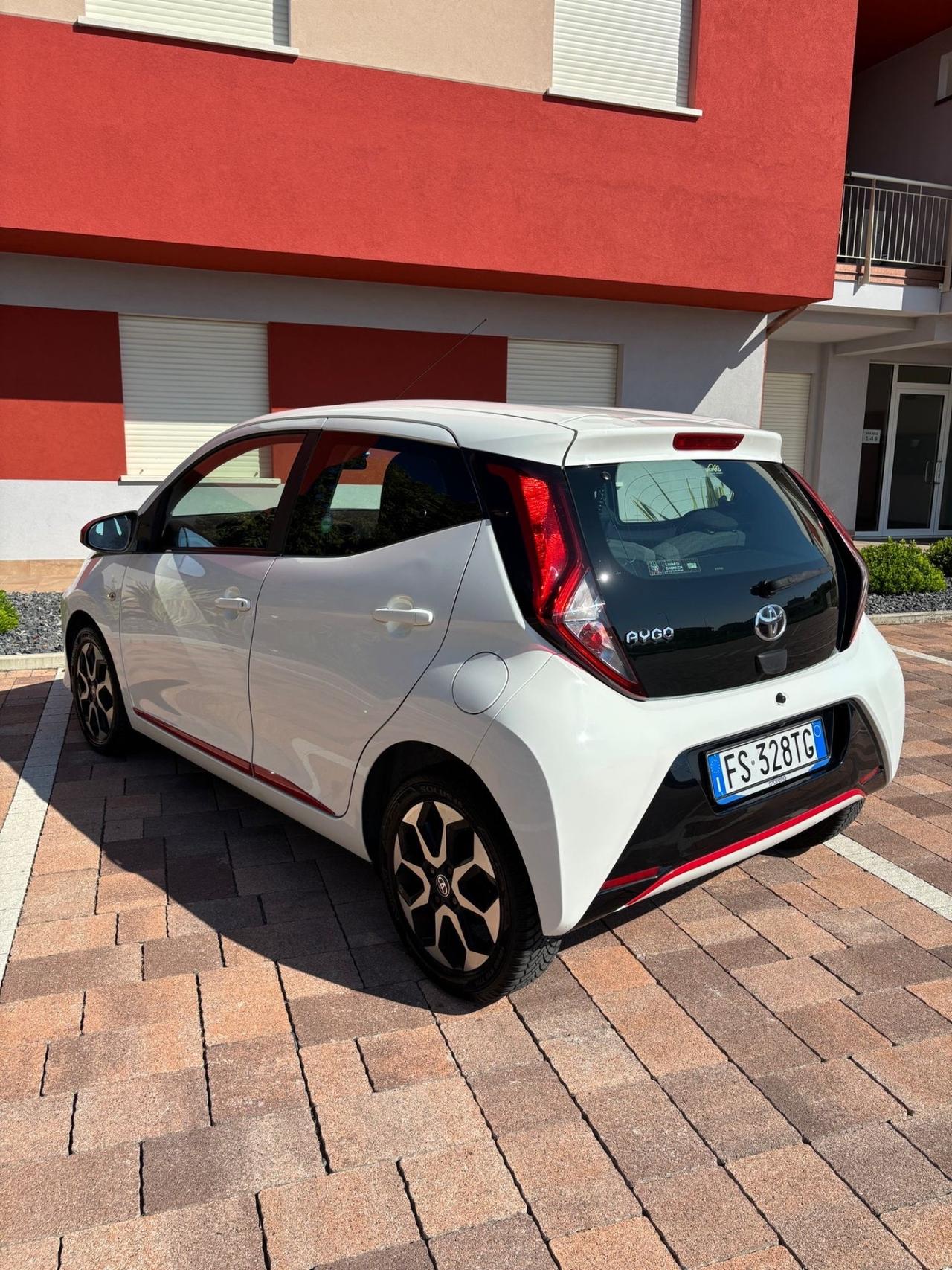 Toyota Aygo 1.0 VVT-i 72 CV 5 porte x-play