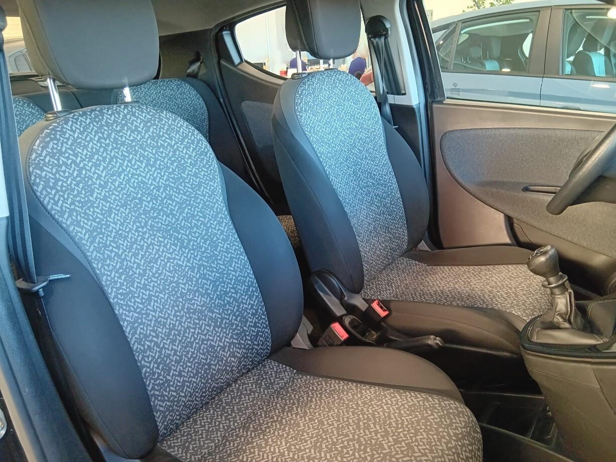 Lancia Ypsilon Hybrid Silver 1.0 (70 cv)