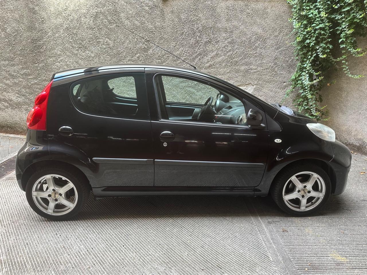 Peugeot 107 1.0 68CV 5p. Plaisir