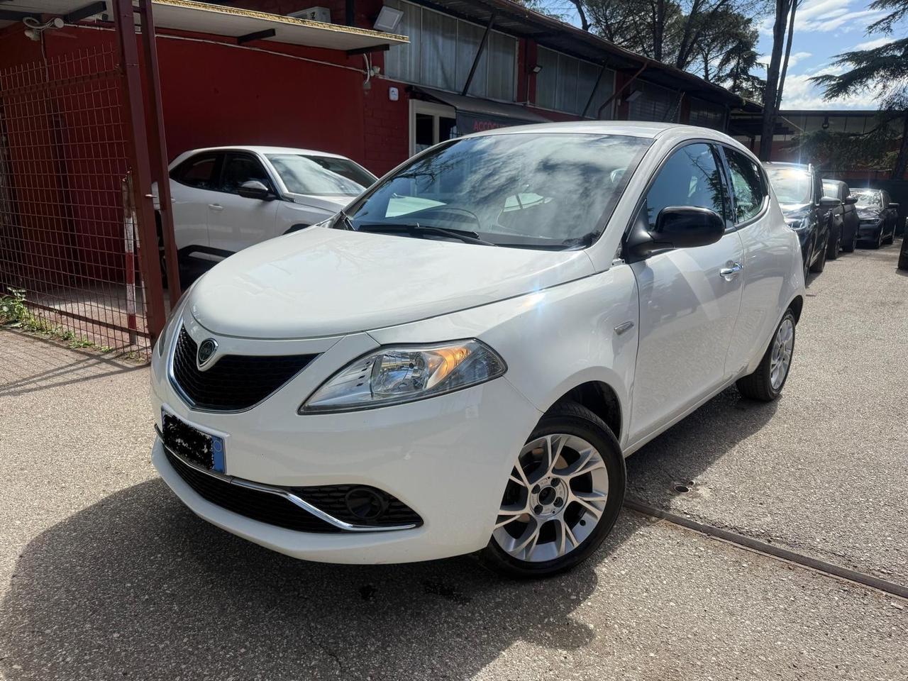 Lancia Ypsilon 1.2 69 CV 5 porte Gold