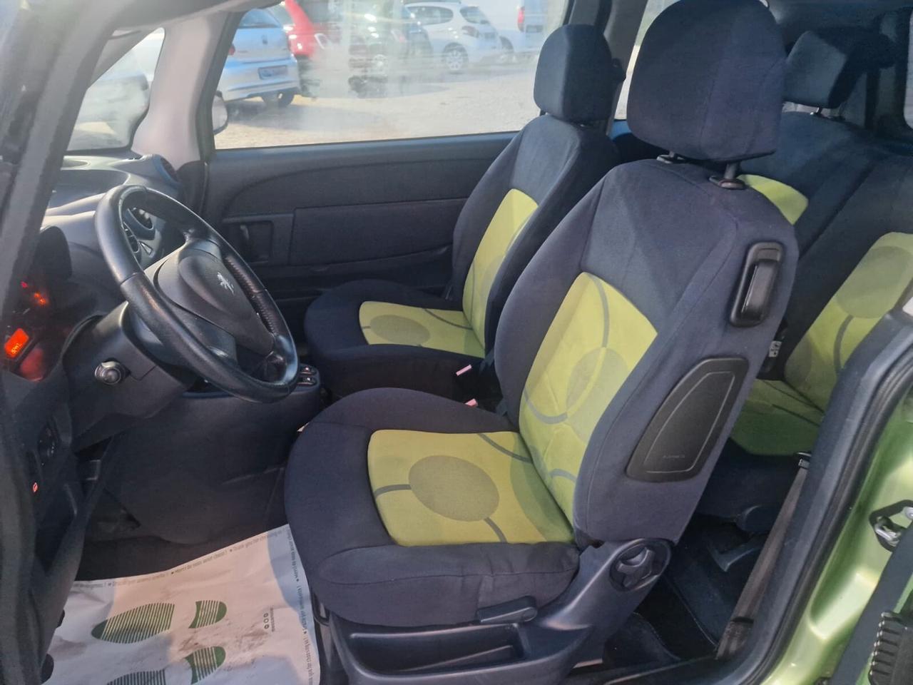 Peugeot 1007 1.4 HDi Trendy