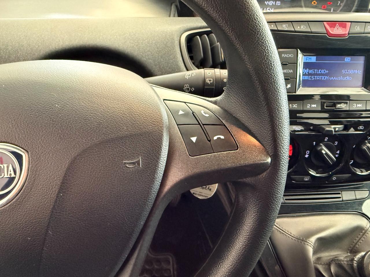 Lancia Ypsilon 1.0 FireFly 5 porte S&S Hybrid Silver