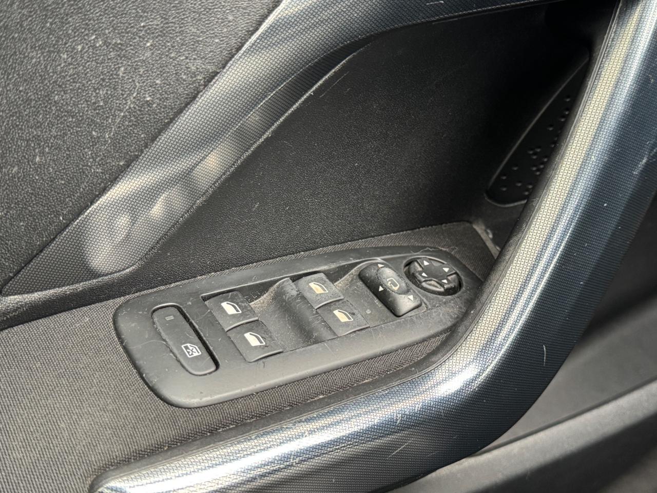 Peugeot 2008 1.6 e-HDi 115 CV Allure