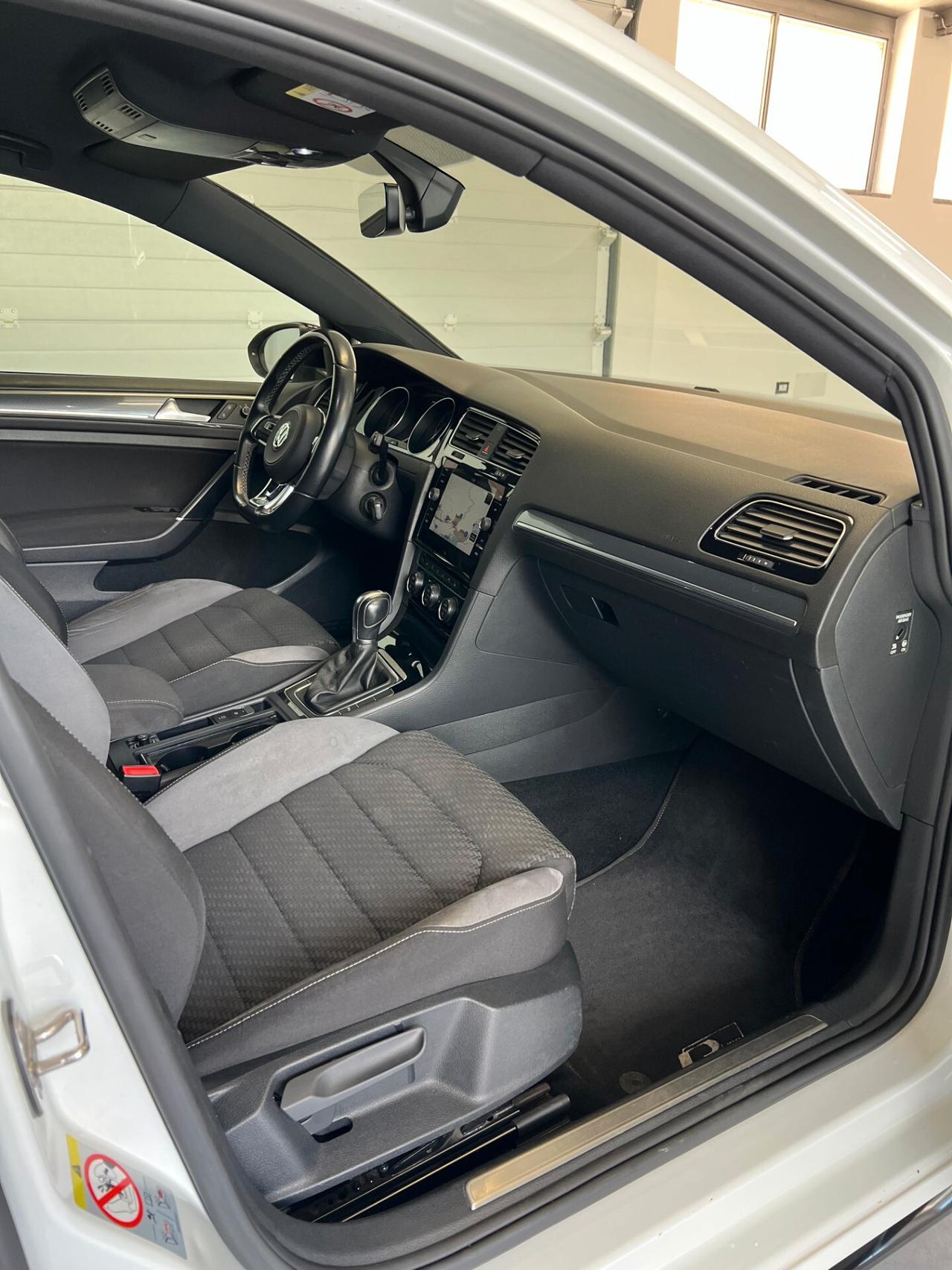 Volkswagen Golf 2.0 TDI DSG 5p. R-LINE