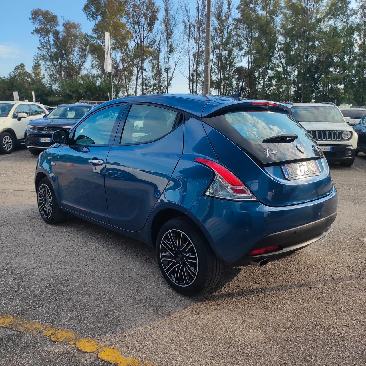 Lancia Ypsilon 1.0 Bz 70 Cv Hybrid Gold
