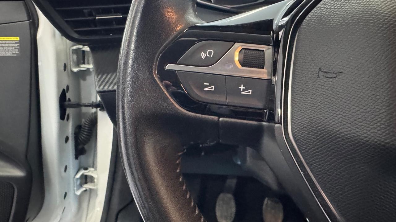 Peugeot 208 PureTech 75 Allure-64.000 km